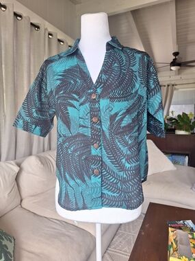 Woman'sTropical Print Short-Sleeve Shirt - Teal/Black Hawaiian Wear
